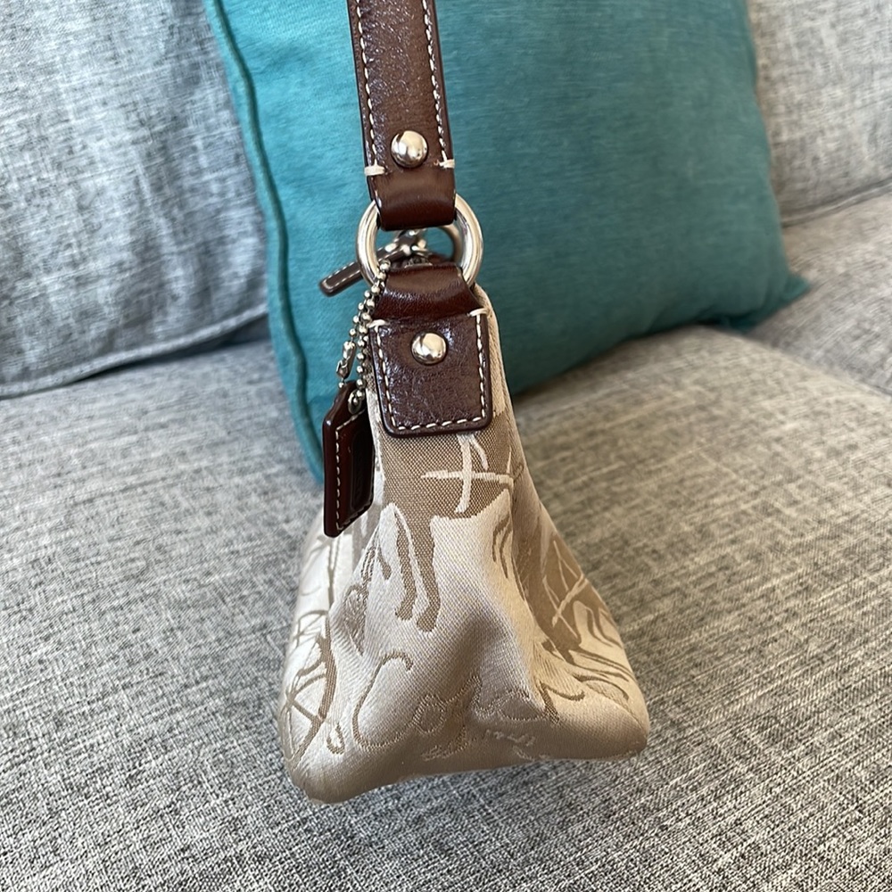 ***SOLD***Vintage Coach Wristlet - Picture 2 of 7